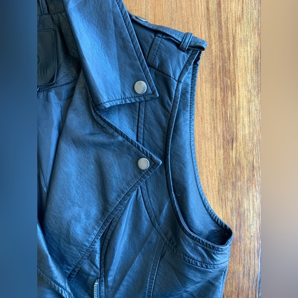 Max Studio faux leather vest. Size L - Picture 3 of 7